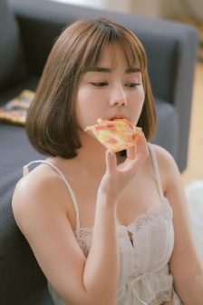 摸奶电影